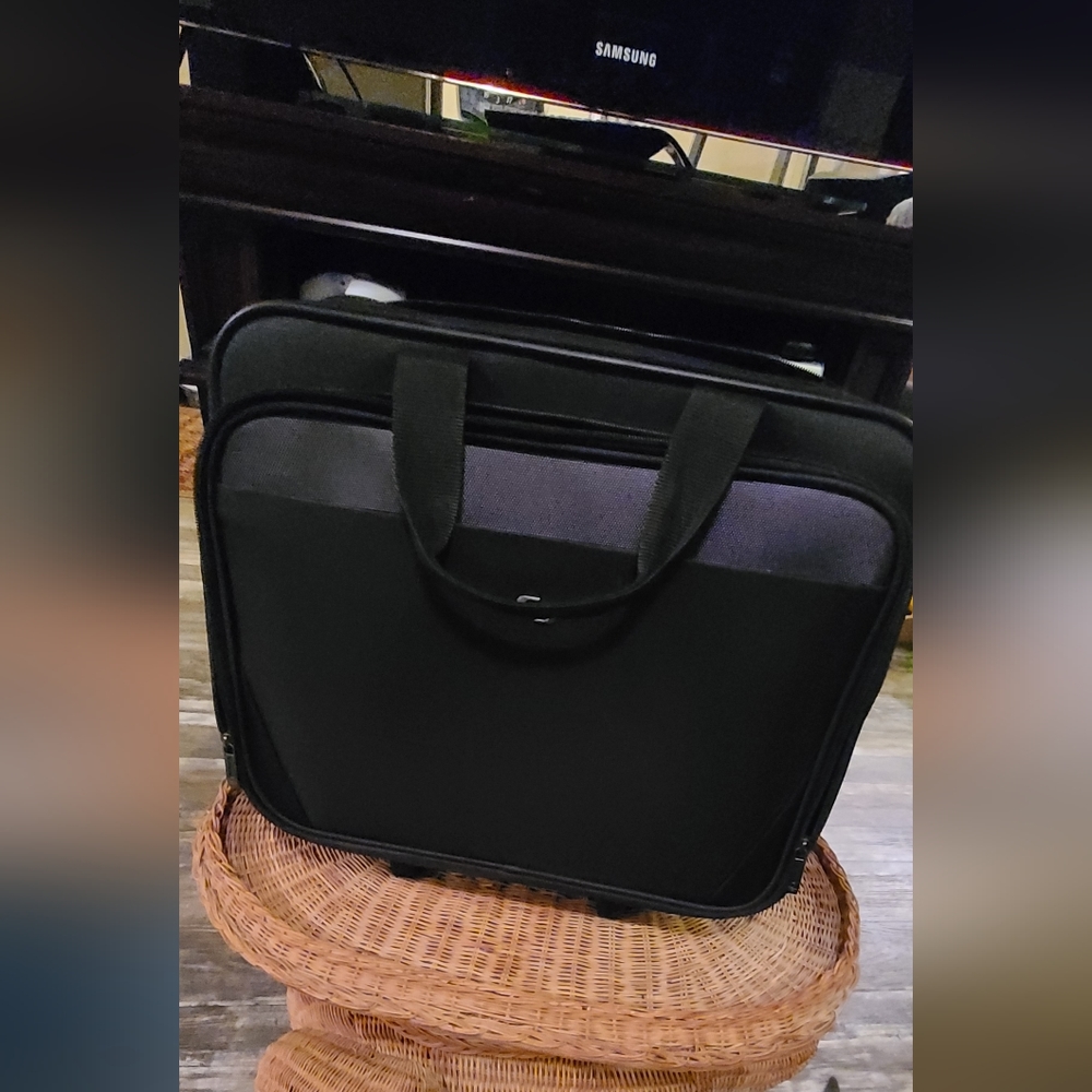Solo briefcase with Wheels